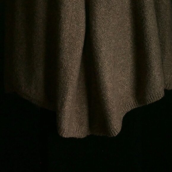 Banana Republic | Beautiful Poncho in Nutmeg - Picture 3 of 4